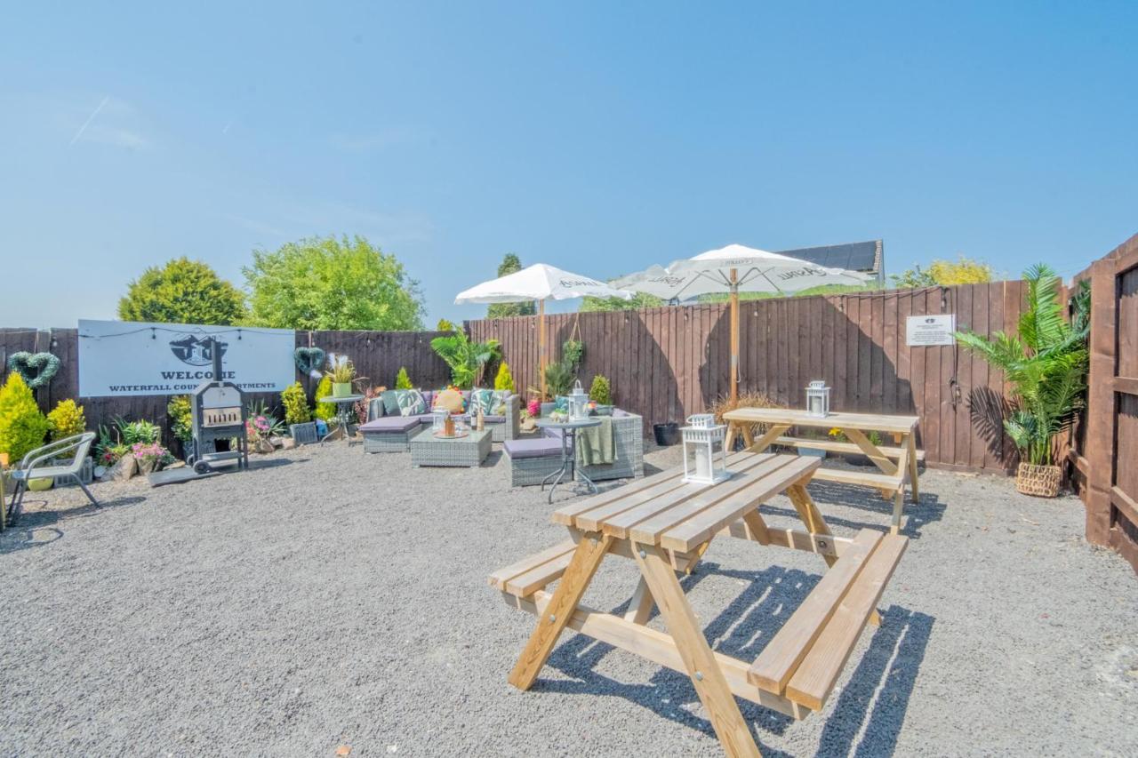 Entire Venue With Accommodation Sleeps Up To 19 - Waterfall Country Escape Wales Coelbren Exterior foto