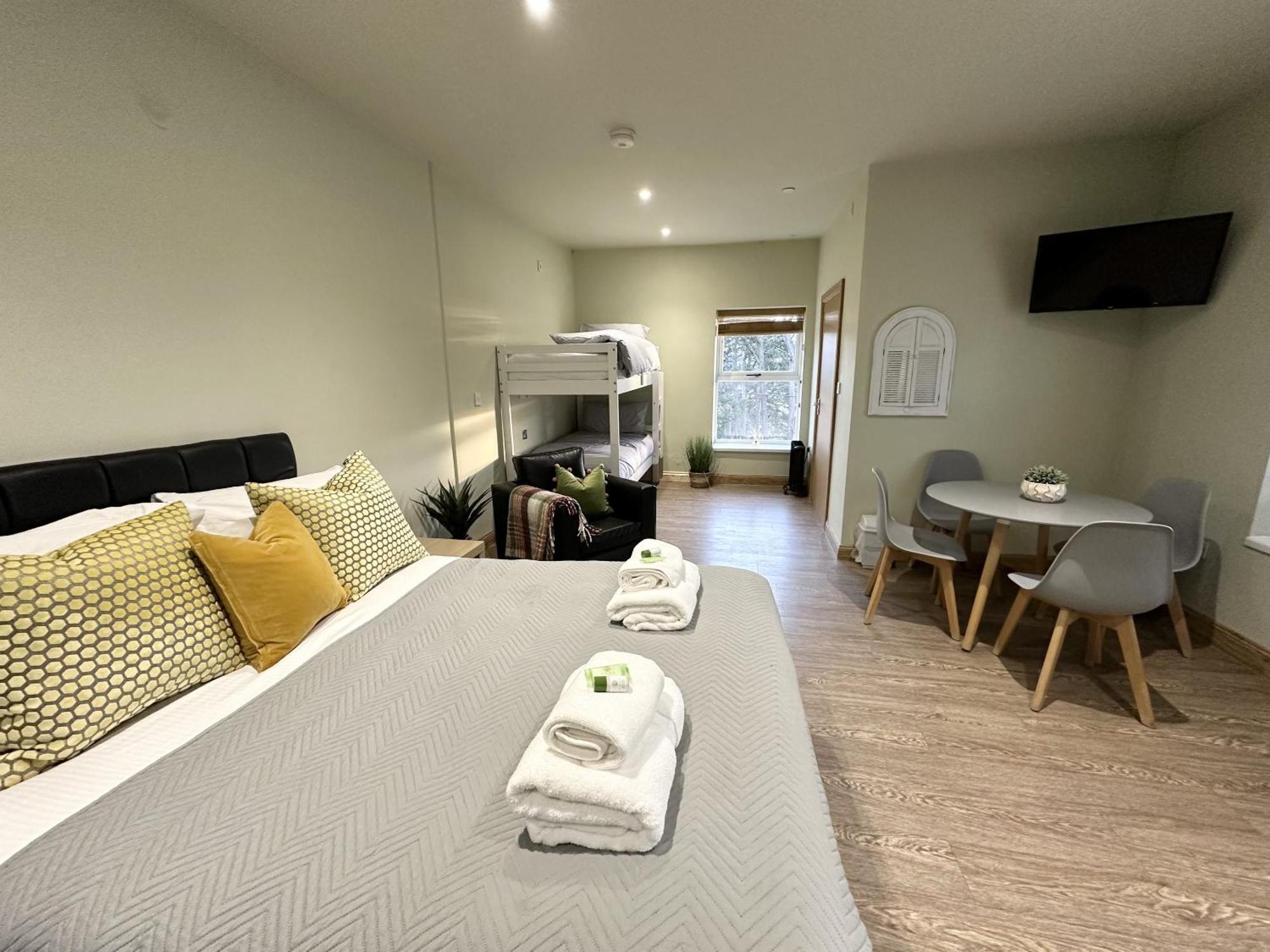 Entire Venue With Accommodation Sleeps Up To 19 - Waterfall Country Escape Wales Coelbren Zimmer foto